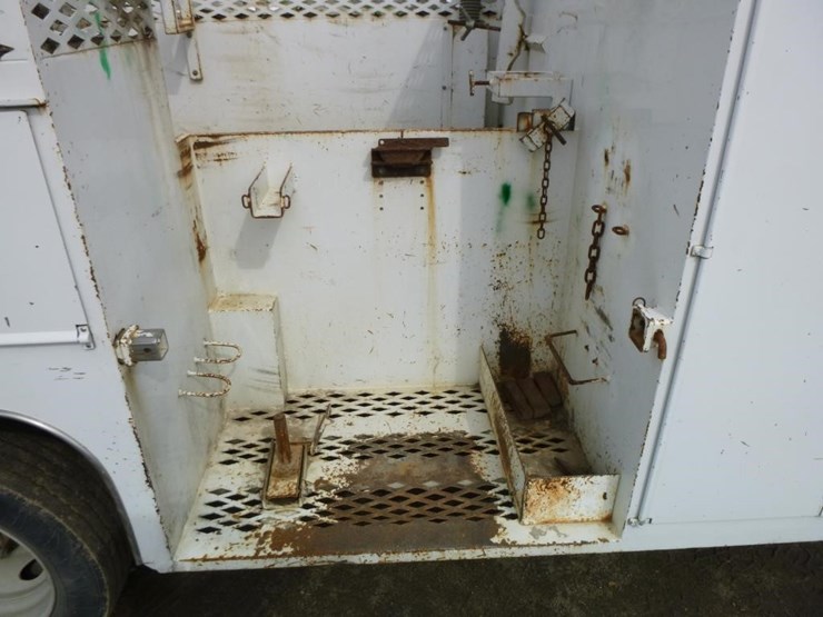 2013-ford-f550-image-21