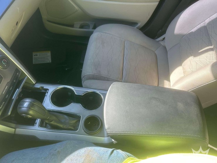 2015-ford-explorer-image-16