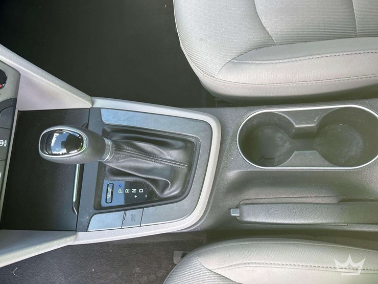 2017-hyundai-elantra-sedan-image-19