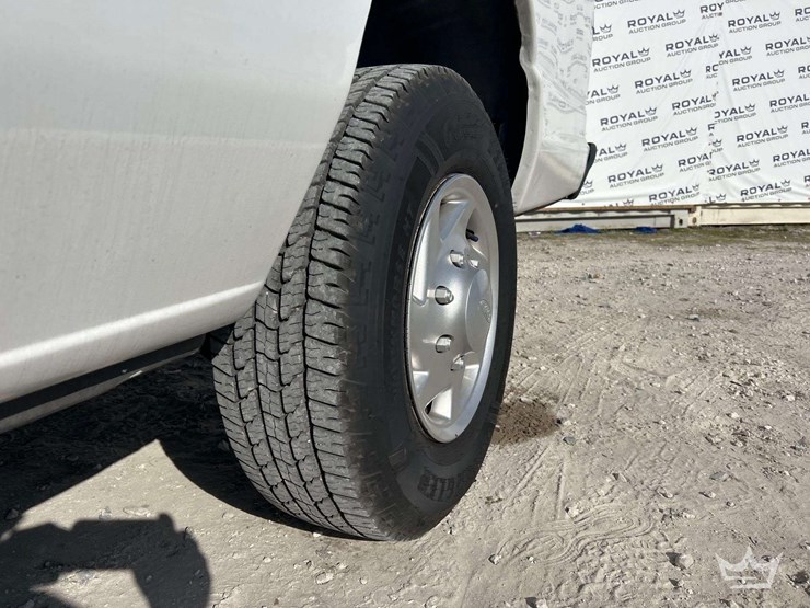 2011-ford-e350-image-25