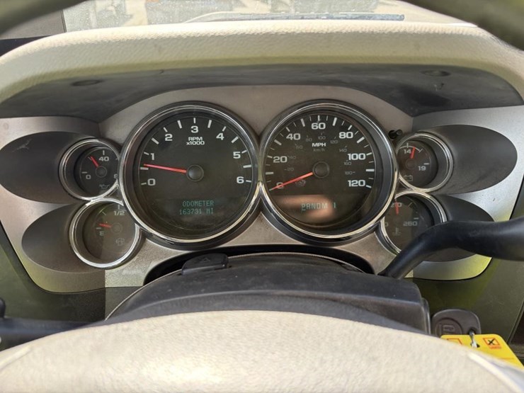 2009-chevrolet-2500-image-13