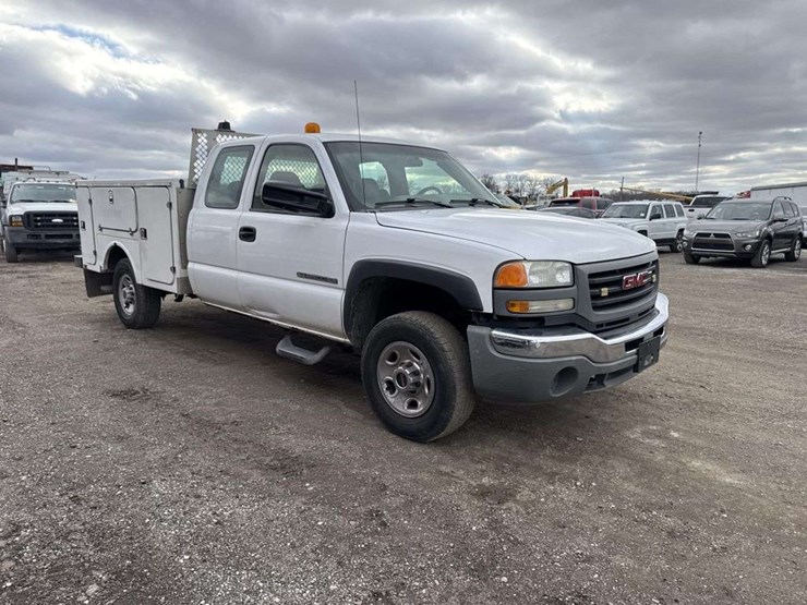 2005-gmc-sierra-2500-image-6