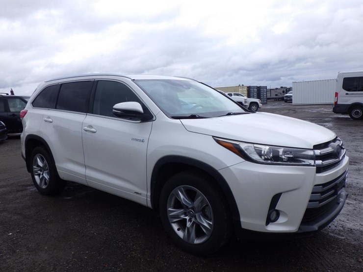 2017-toyota-highlander-image-2