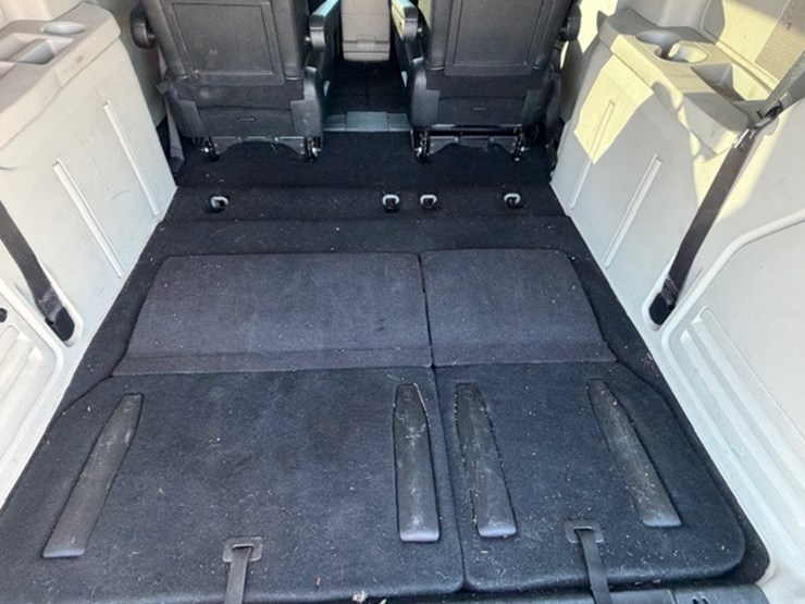 2014-chrysler-town-&-country-image-20