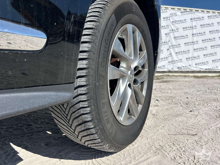 2013-infiniti-jx35-awd-suv-image-27