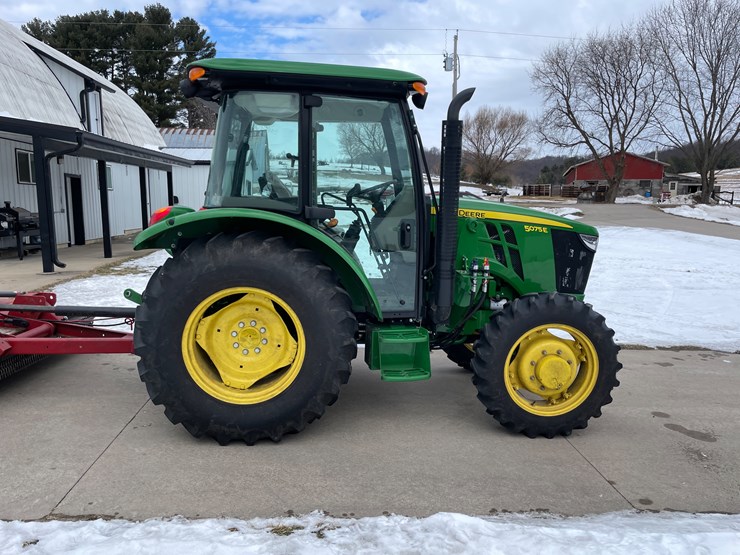 2015-john-deere-5075e-image-4
