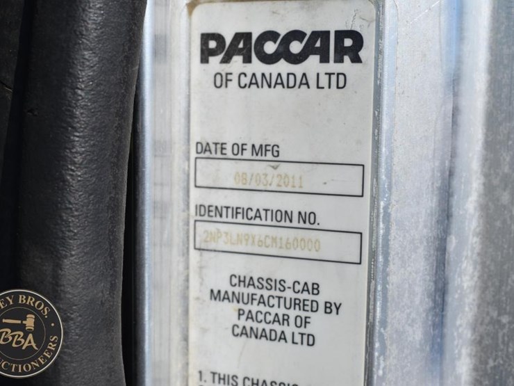 2012-peterbilt-348-image-28