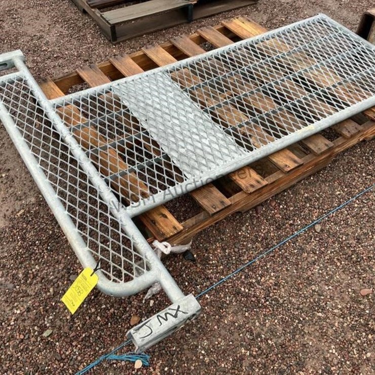 GALVANIZED LOADING RAMP