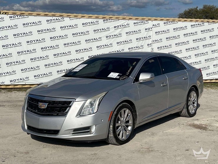 2016-cadillac-xts-sedan-image-1
