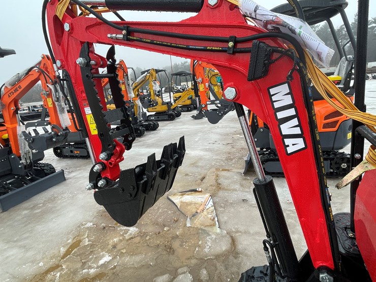 #5405-•-miva-va13-mini-excavator-image-11