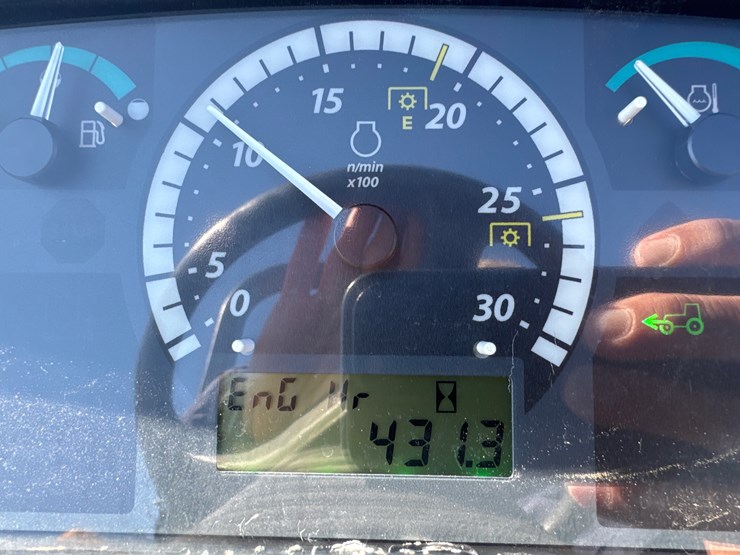 2019-john-deere-3039r-image-11