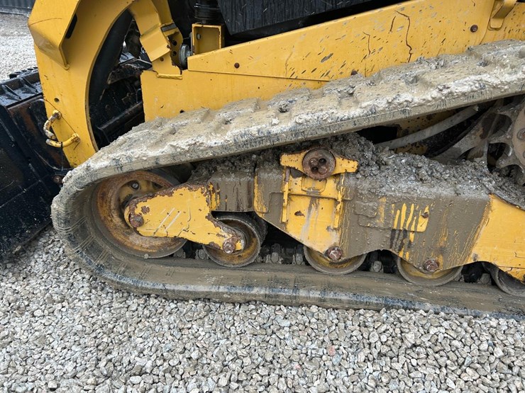 2015-caterpillar-259d-image-16