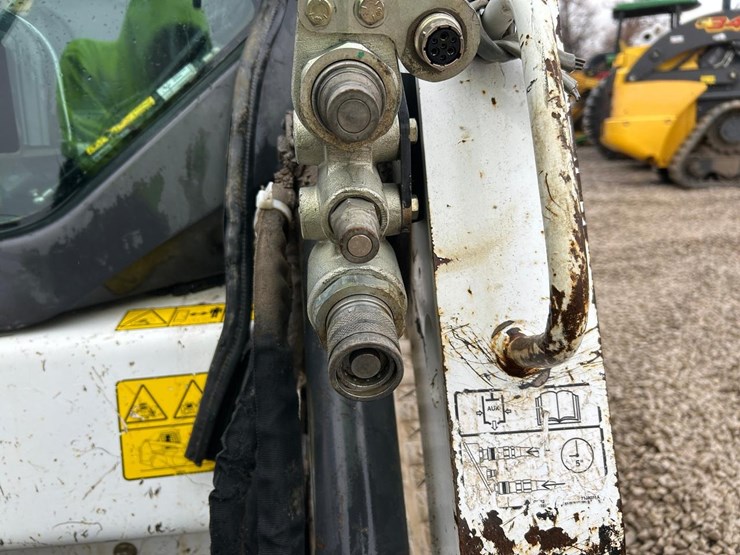 2023-bobcat-t450-image-11