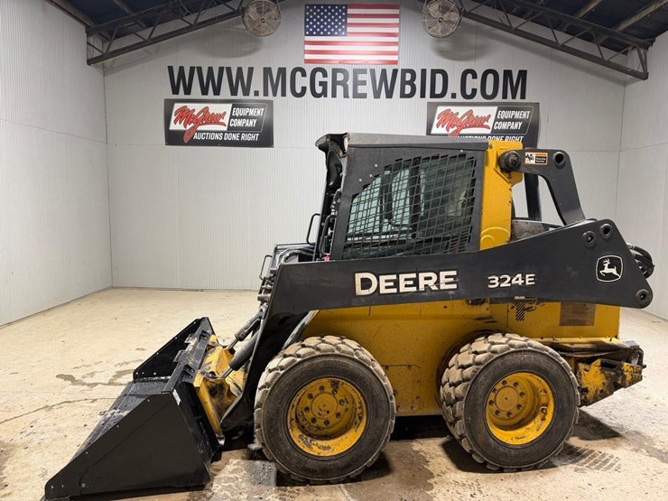2017-deere-324e-image-1