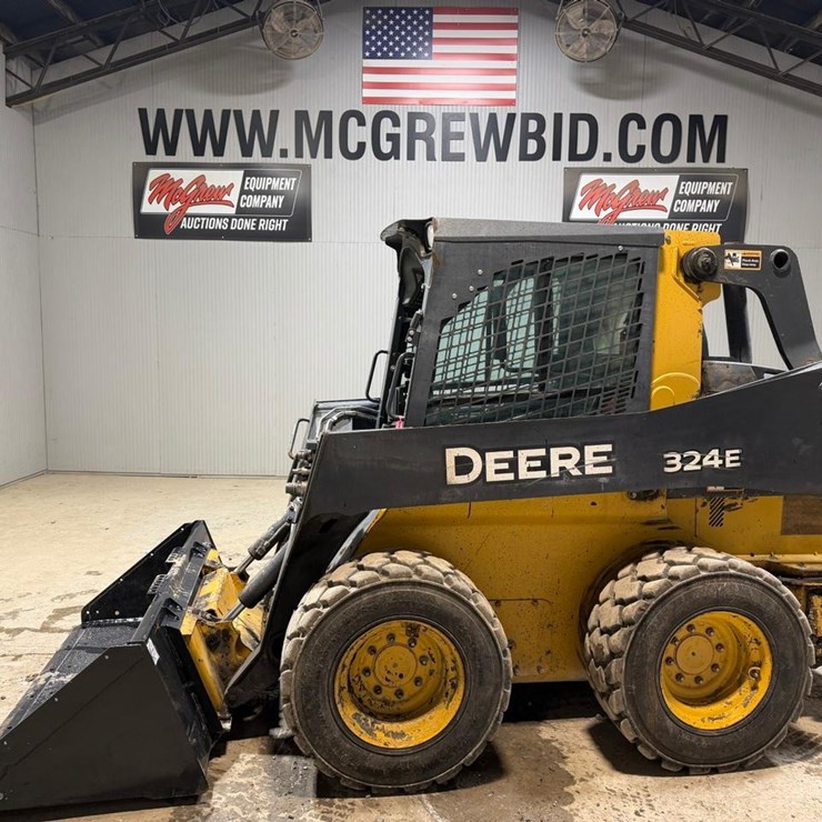 2017 DEERE 324E