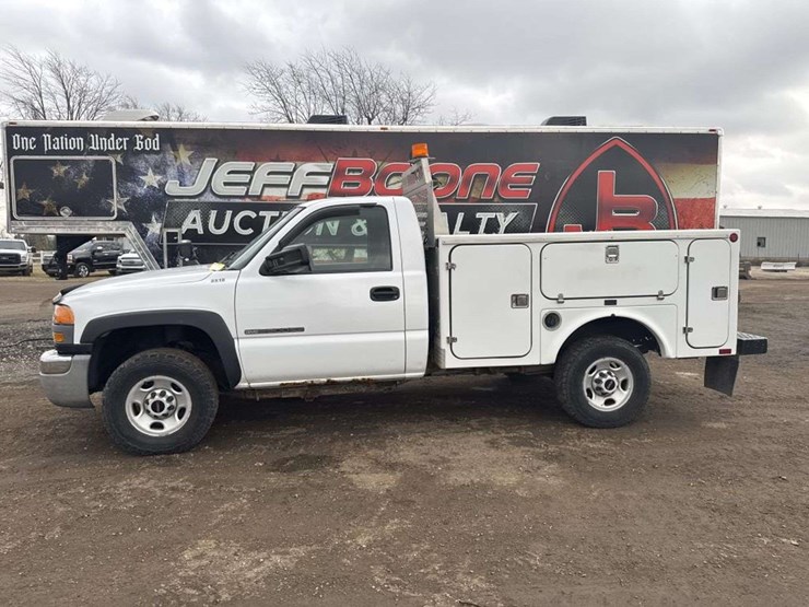 2003-gmc-k2500-image-2