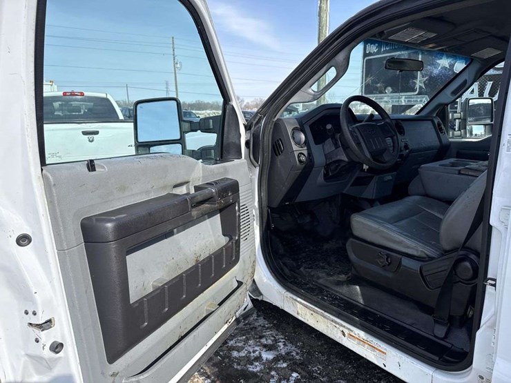 2014-ford-f550-image-9