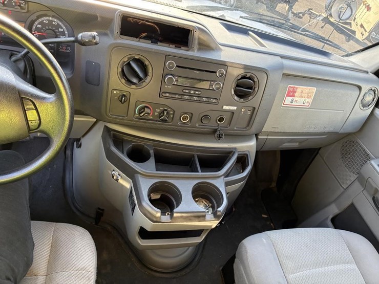 2010-ford-e350-image-14