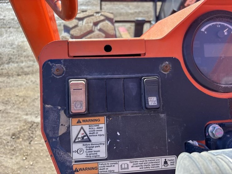 2017-jlg-8042-image-27