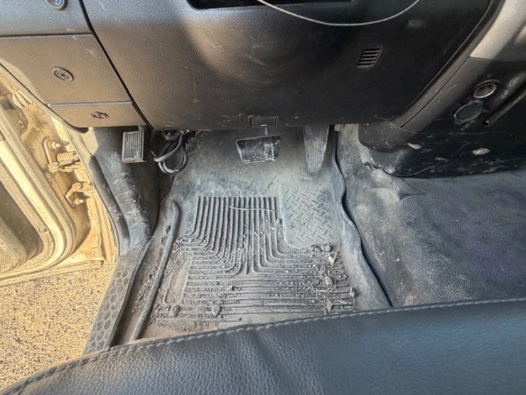 2019-ram-1500-classic-image-40