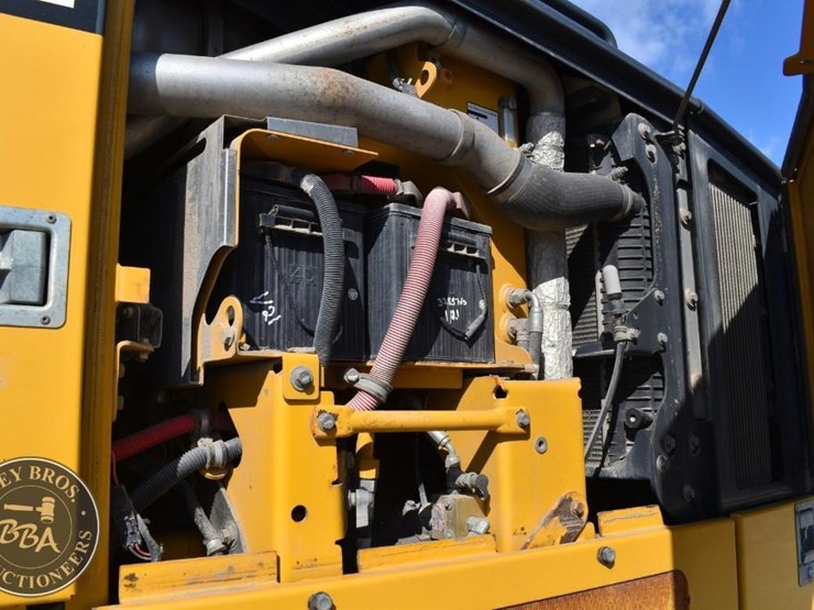 2013-deere-770g-image-26