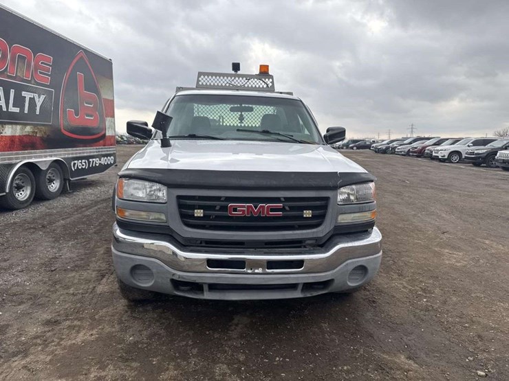 2003-gmc-k2500-image-7