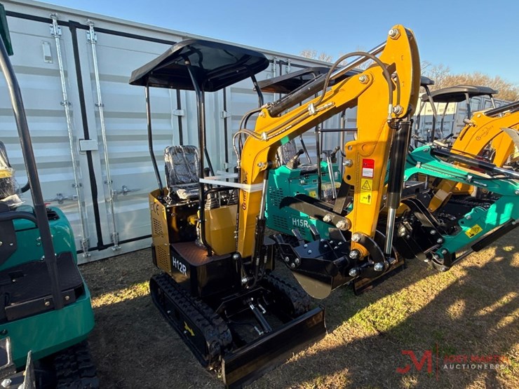 new/unused-findustry-h12r-mini-excavator-image-1