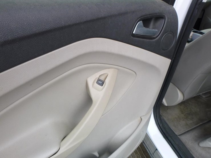 2016-ford-escape-image-8