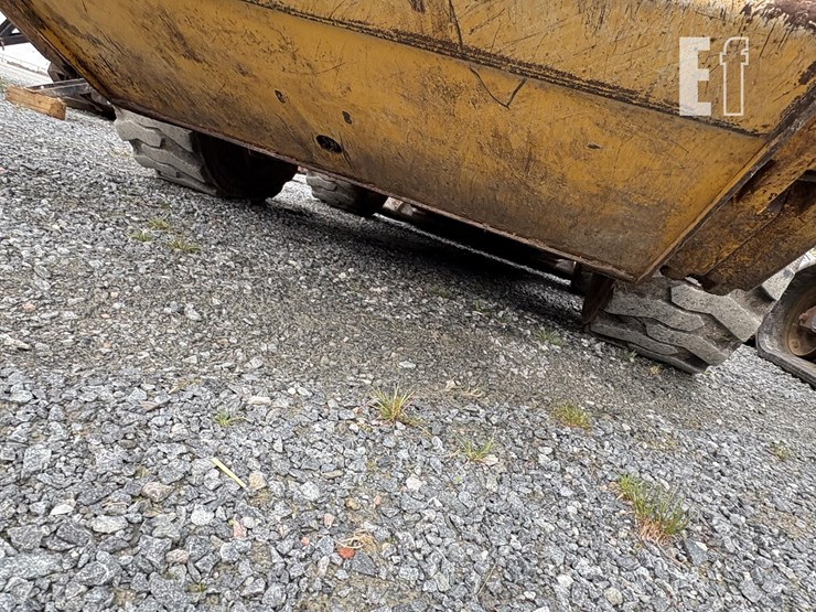 2015-deere-326e-image-7