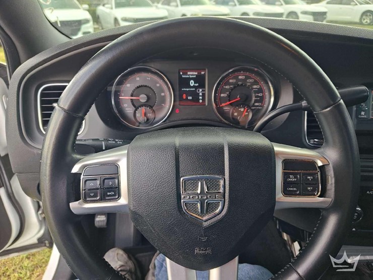 2013-dodge-charger-sedan-image-35