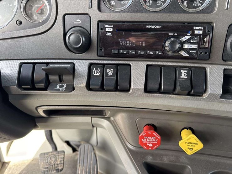 2019-kenworth-t680-image-29