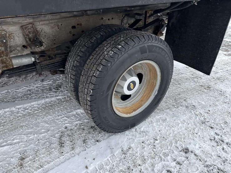 2022-chevrolet-silverado-3500-image-9