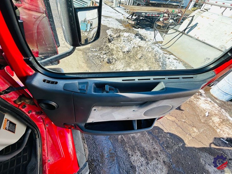 2011-volvo-truck-vhd-tri-axle-dump-truck-image-103