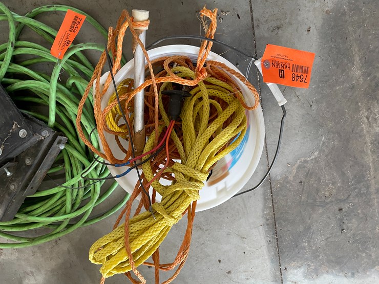 #7648-•-bucket-of-ropes-image-1