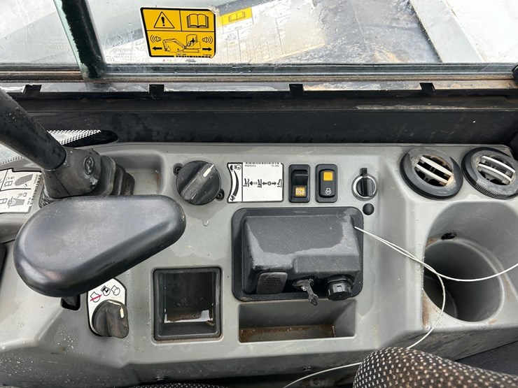 2020-bobcat-e85-image-25