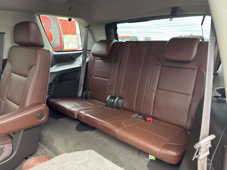 2015-chevrolet-tahoe-ltz-image-16