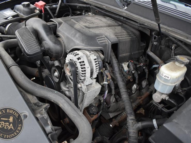 2013-chevrolet-tahoe-ls-image-23