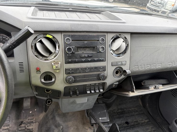 2011-ford-f550-image-14