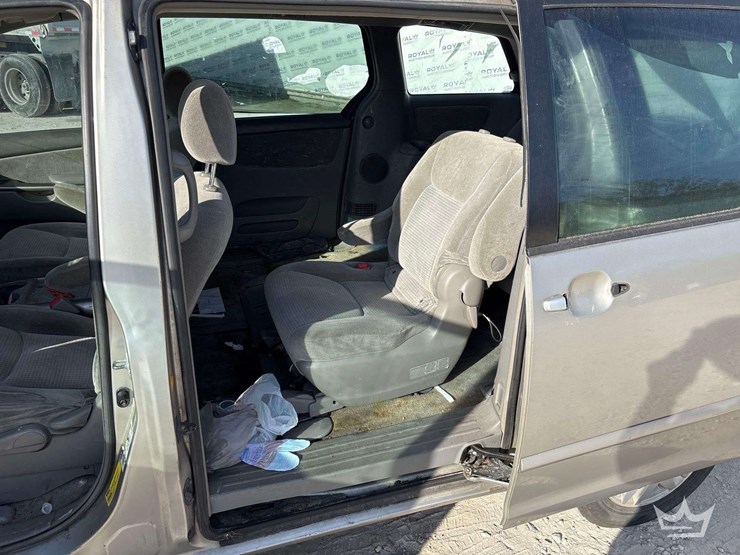 2006-toyota-sierra-ce-van-image-24