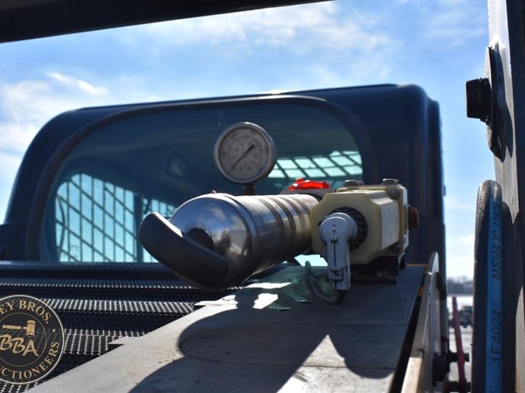 2020-caterpillar-259d3-image-56