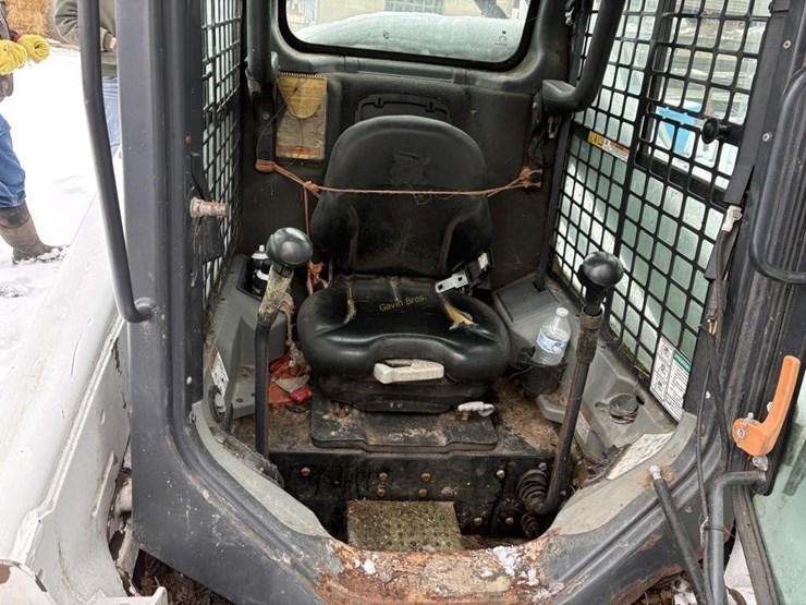 2015-bobcat-s590-image-12