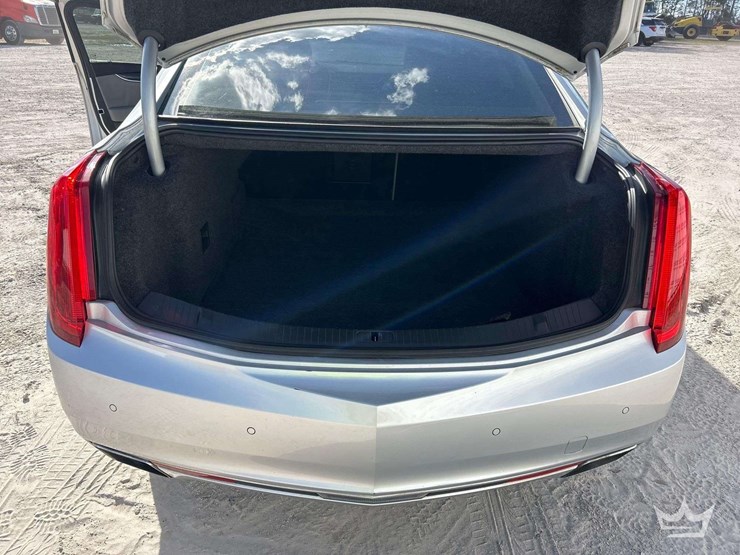 2016-cadillac-xts-sedan-image-25