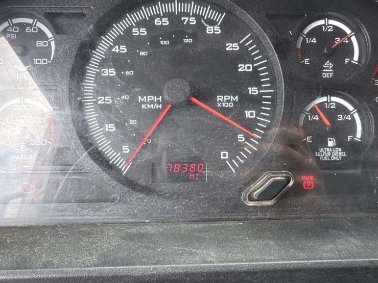 2016-caterpillar-ct660-image-33