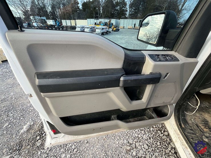 2020-ford-f150-xl-image-57