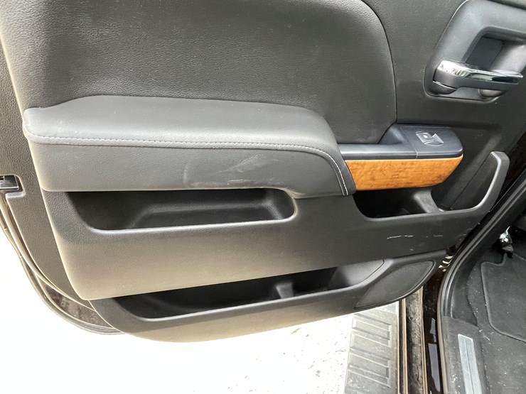 #7551-•-2019-chevy-silverado-high-country-pickup-(has-wi-title)-(blair,-wi)-image-69