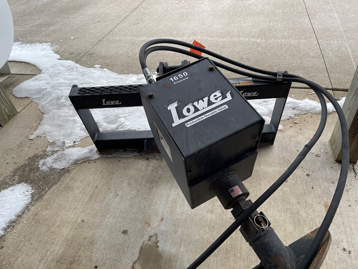 #7575-•-16"-lowe-skid-steer-mount-post-hole-digger-image-9