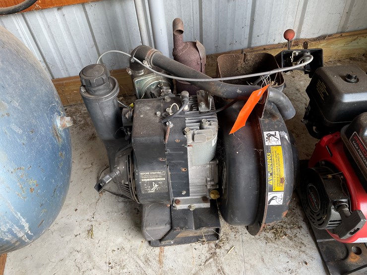 #7598-•-gas-powered-blower-image-2
