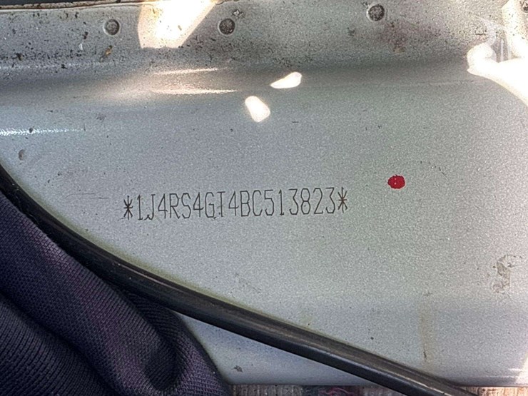 2011-jeep-grand-cherokee-laredo-image-18