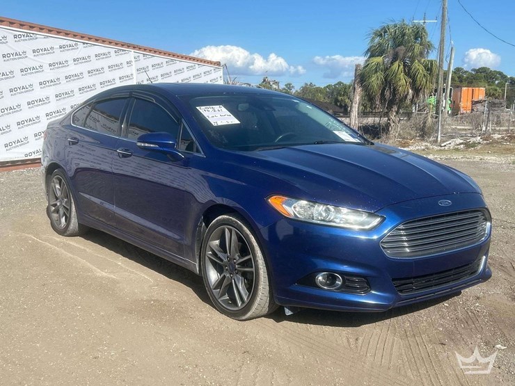 2016-ford-fusion-titanium-sedan-image-2