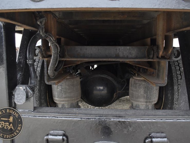 2015-freightliner-business-class-m2-106-image-13